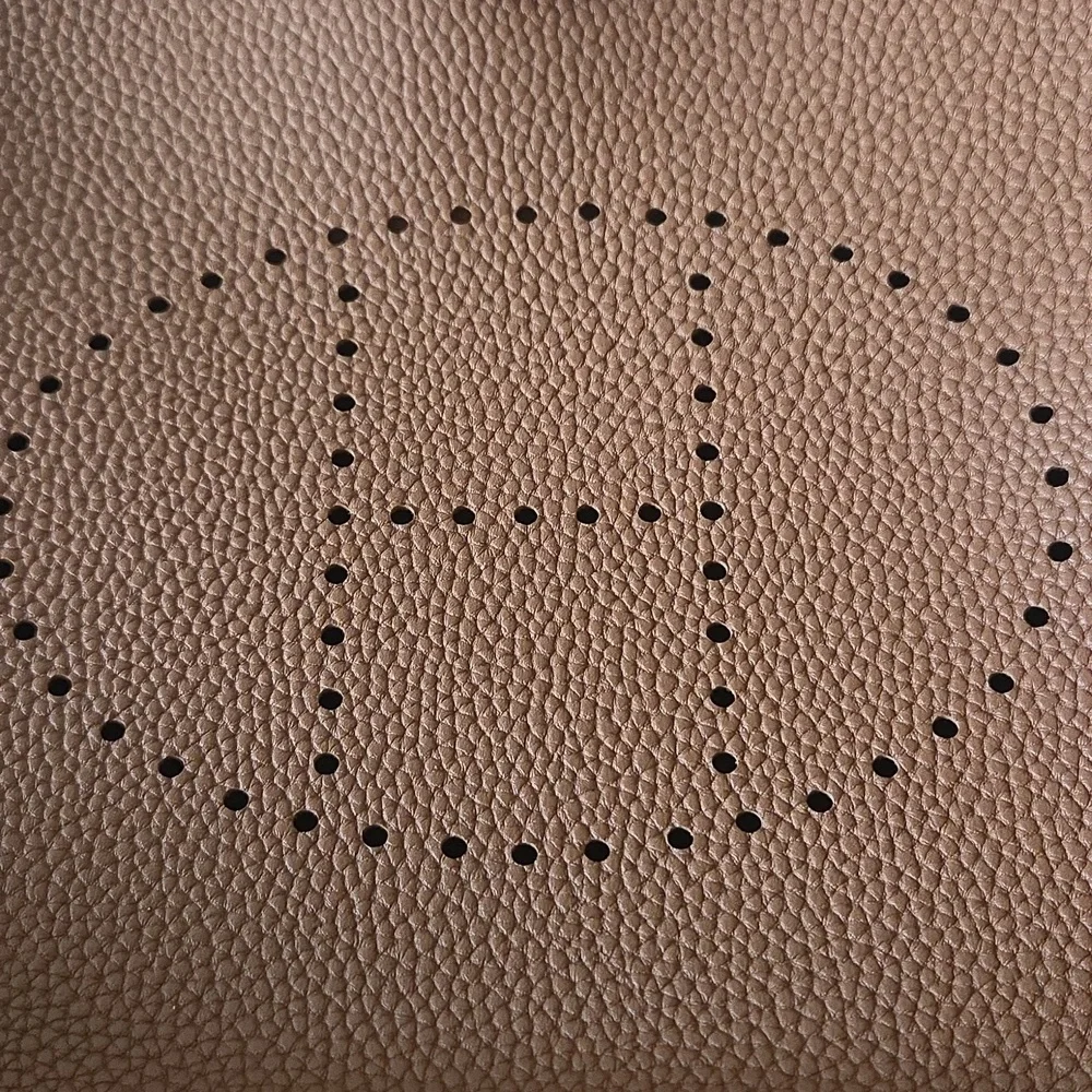 Beautiful Replica Halston Cross Body Bag. Great Condition! Tan, Gold Hardware. - Picture 2 of 11